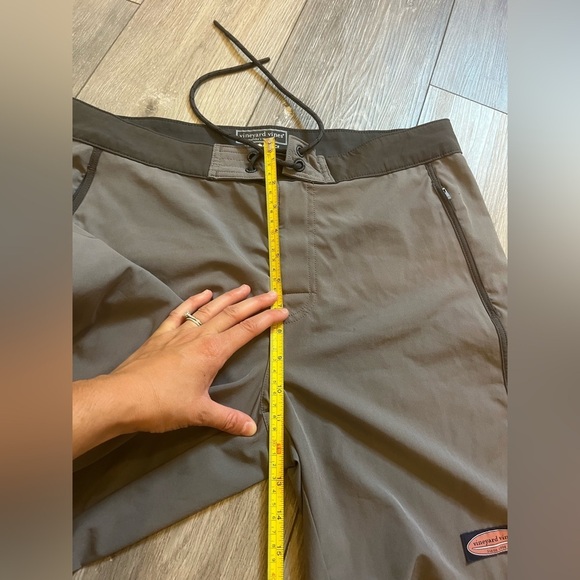 Men’s Vineyard Vines Performance Swim Trunks Size 32 with zip up pockets - Picture 7 of 8